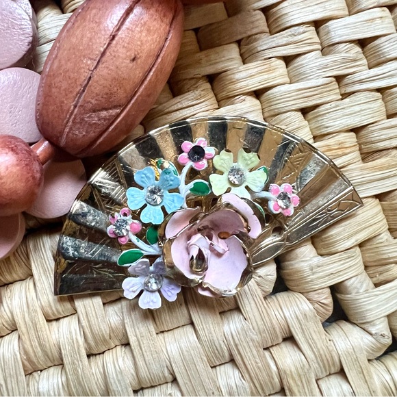 Vintage Enamel Painted Rhinestone Floral Fan Mid Century Brooch - Picture 5 of 5